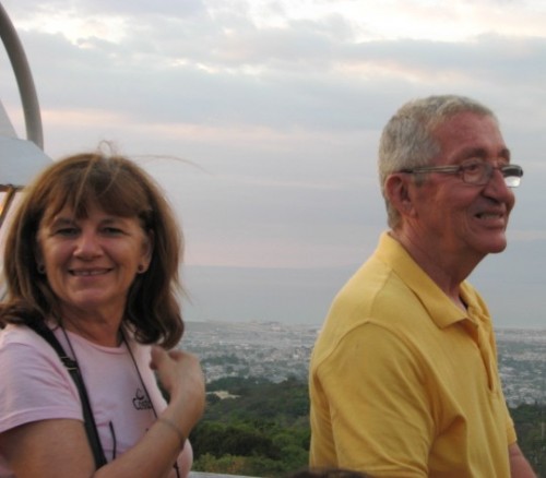 C'est difficile pour nous d'imaginer qu'un jour nous quitterons Haïti et que nous serons confinés à un petit appartement loin des enfants haïtiens. Notre vie se passe totalement ici. Nous aimons retourner au Canada pour revoir la famille et les connaissances, respirer l'air printanier au mois de mai sans souffrir de la chaleur ou sentir la fraîcheur de l'automne en octobre. Des souvenirs nous envahissent quand nous marchons dans les rues. Mais maintenant, des centaines de souvenirs s'emparent de nous en déambulant les rues de Port-au-Prince. Nous ne vivons pas dans le passé et pour le passé, mais nous vivons dans le présent et pour le futur. Notre avenir est prometteur. Après la mort physique, rien ne ressemblera à ce que nous avons connu. Il n'y aura plus de douleur, plus de maladie, plus de larmes et la mort sera vaincue. Je ne sais pas si nous quitterons jamais Port-au-Prince définitivement.